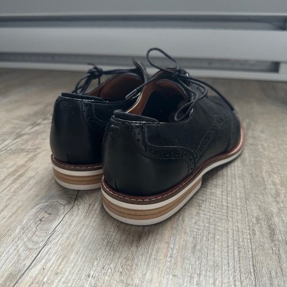 Dress shoes - Picture 2 of 3